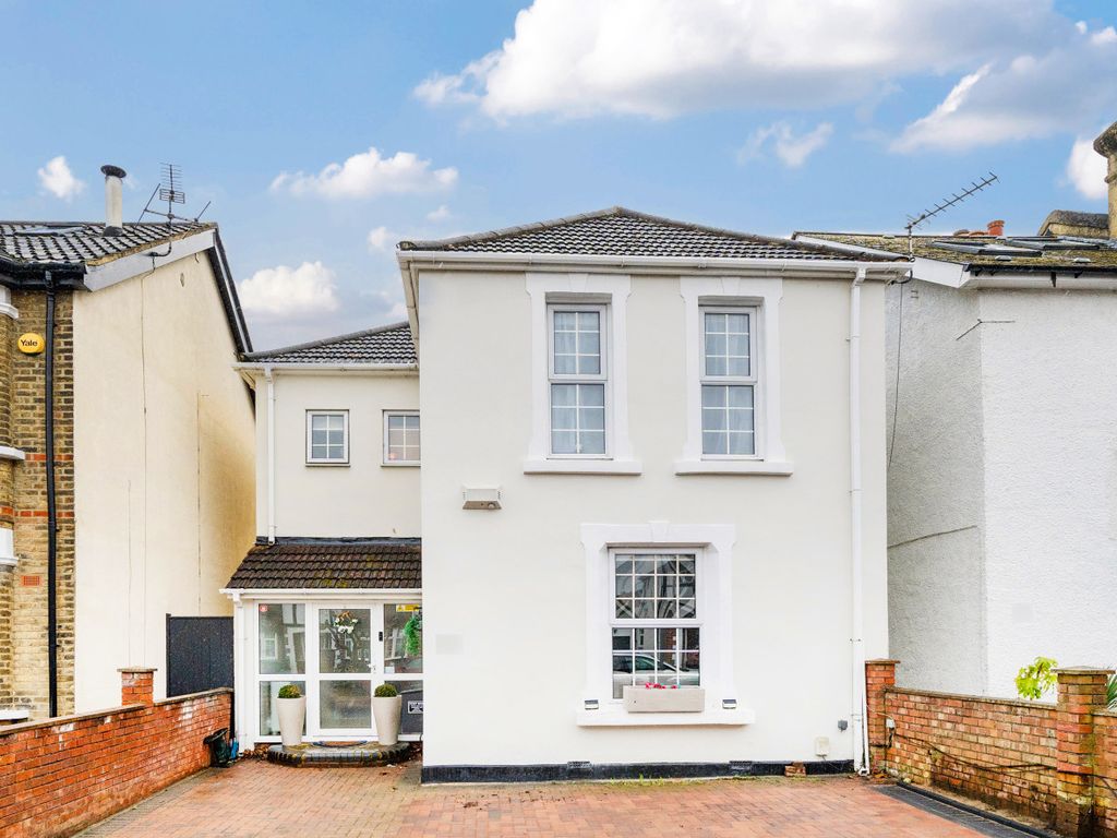 3 bed detached house for sale in Walpole Road, Bromley BR2, £725,000