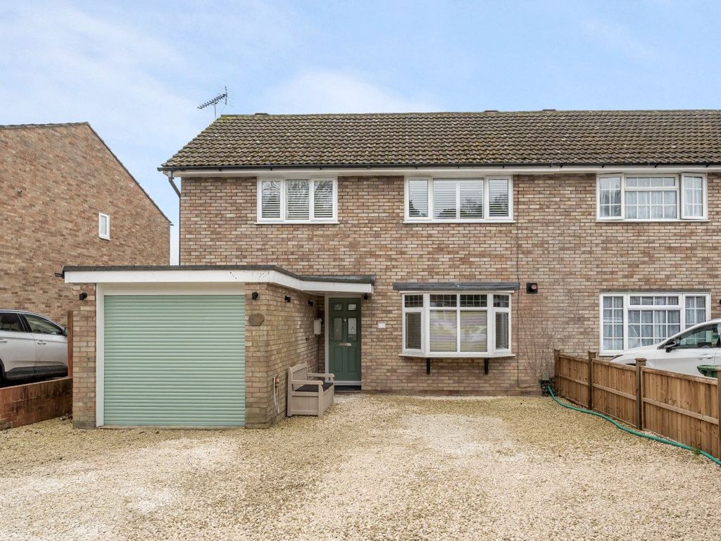 4 bed semidetached house for sale in Lakeside Gardens, Farnborough, Hampshire GU14 Zoopla