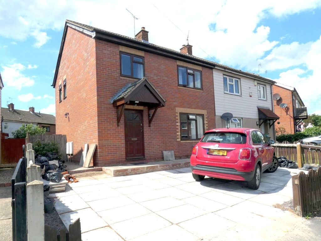 3 bed semidetached house to rent in Walnut Tree Crescent, Forest Town