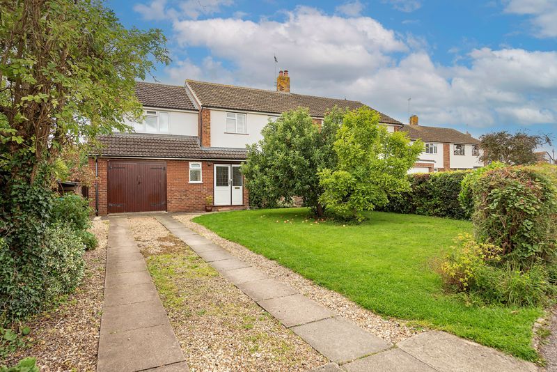 5 bed semidetached house for sale in Lammas Road, Cheddington