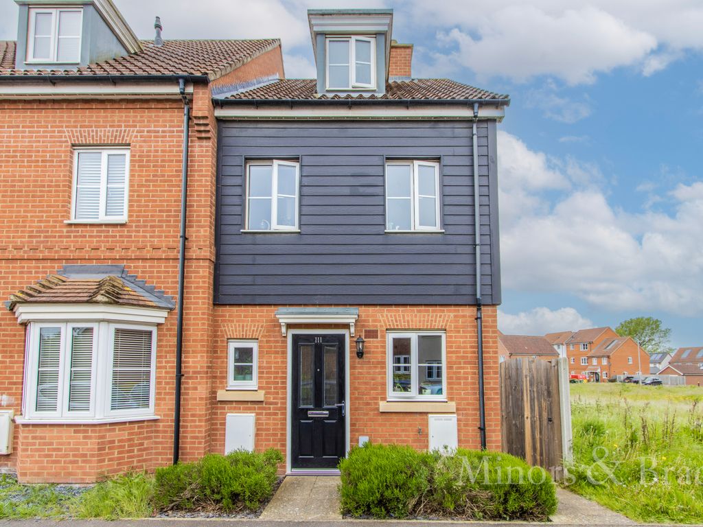 3 bed end terrace house for sale in Dragonfly Lane, Cringleford