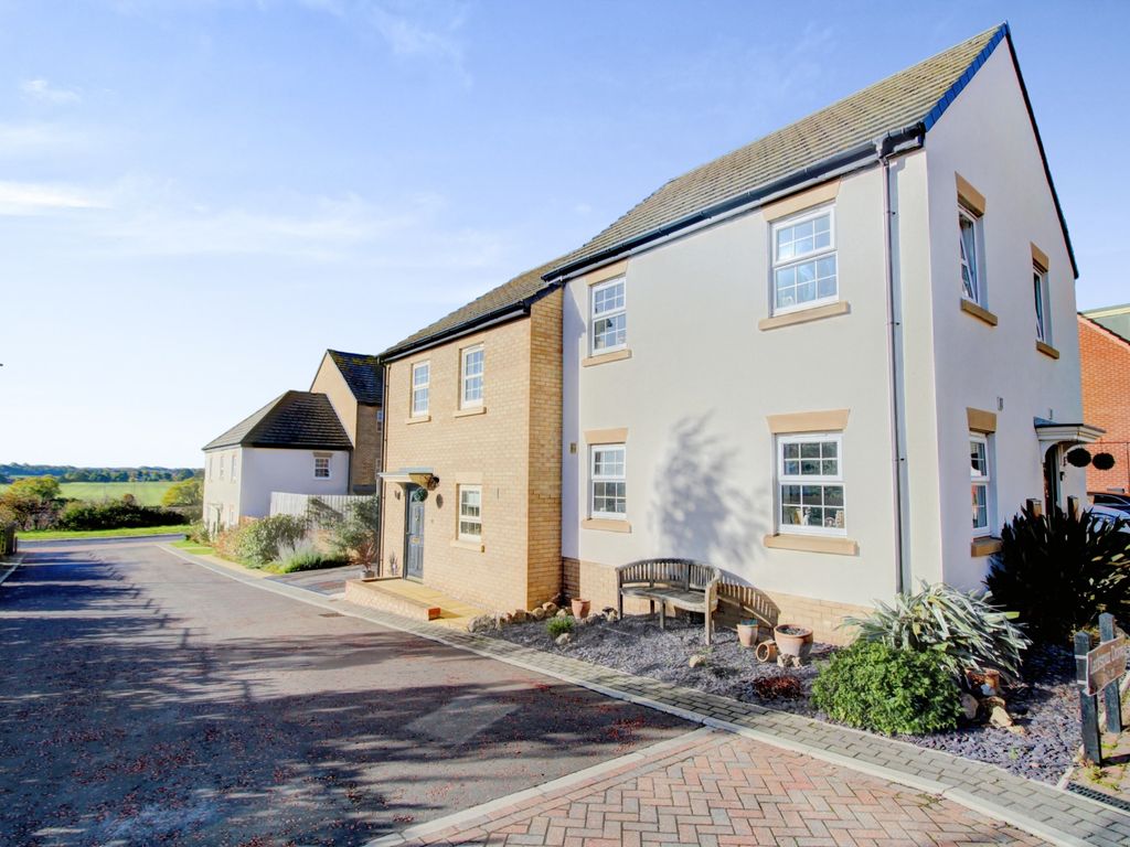 2 bed semidetached house for sale in Larkspur Drive, Featherstone