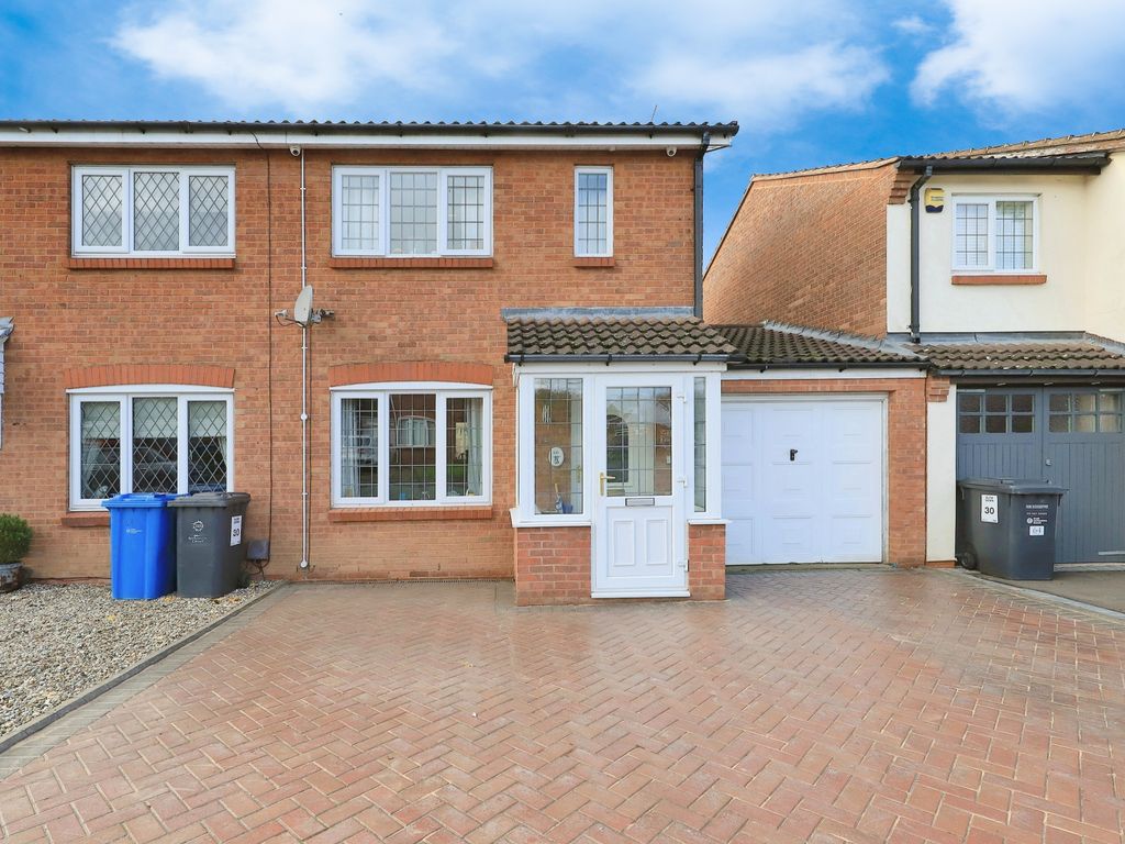 3 bed semidetached house for sale in Severn Drive, Perton