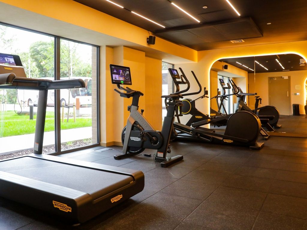 2 bed flat to rent in The Mint, Station View, Guildford GU1, £2,160 pcm