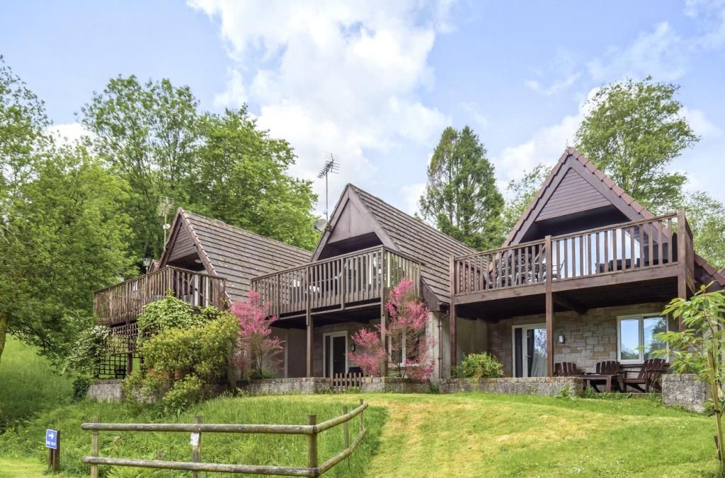 3 bed terraced house for sale in Valley Lodge, Park