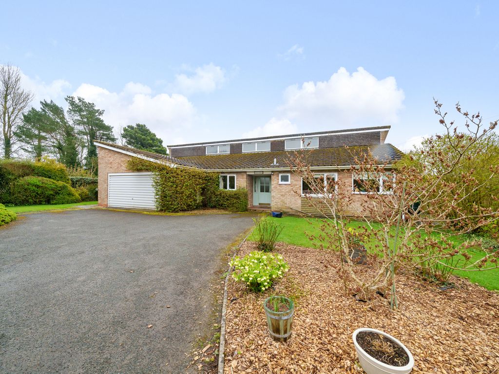 4 bed detached bungalow for sale in Bell Lane, Broadheath, Tenbury