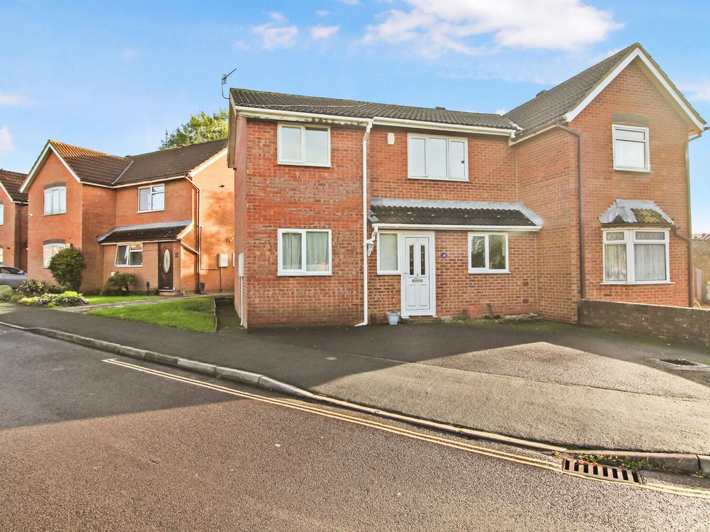 3 bed semidetached house to rent in Doulton Way, Whitchurch, Bristol