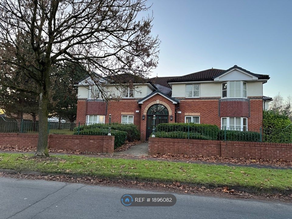 2 bed flat to rent in Pinewood Road, Wilmslow SK9, £925 pcm Zoopla