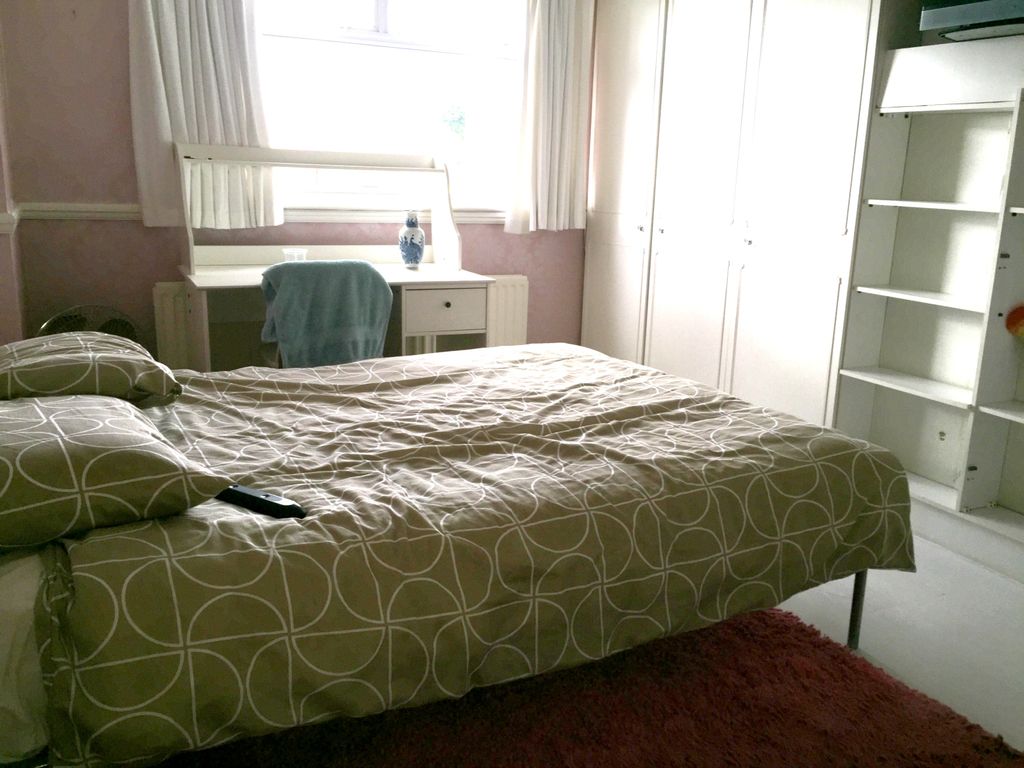 Room to rent in Sussex Way, Oakwood EN4 Zoopla