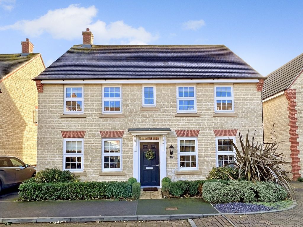 4 bed detached house for sale in Nursery End, Stanford In The Vale