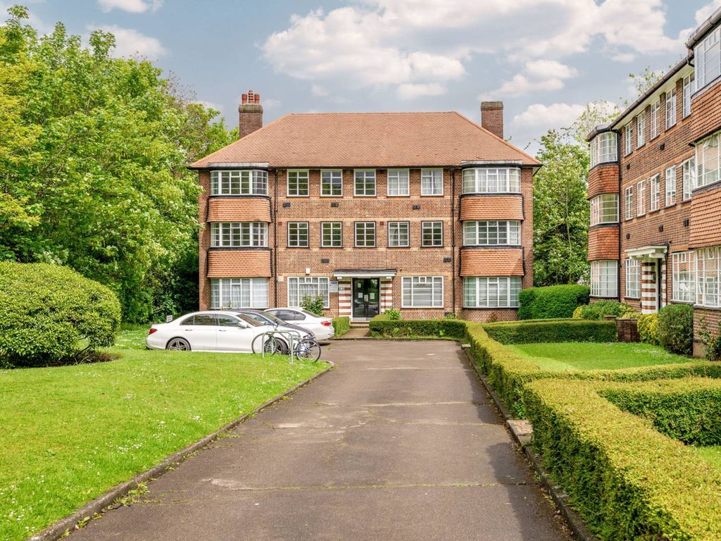 3 bed flat to rent in Hanger Lane, Ealing, London W5 Zoopla