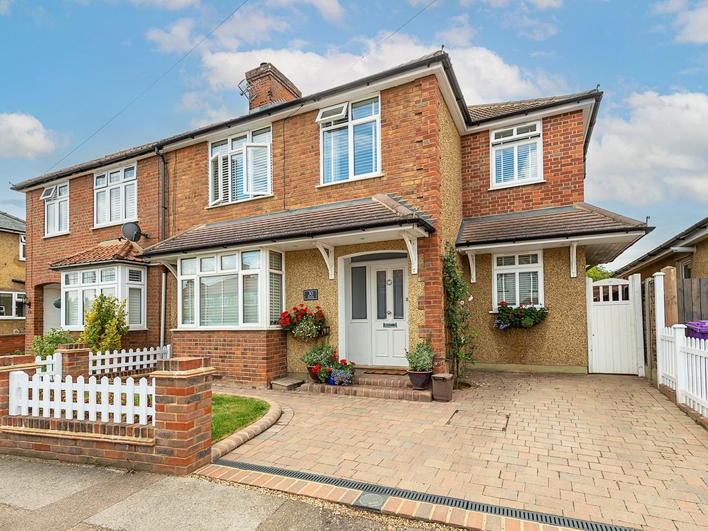 4 bed semidetached house for sale in Brampton Park Road, Hitchin SG5