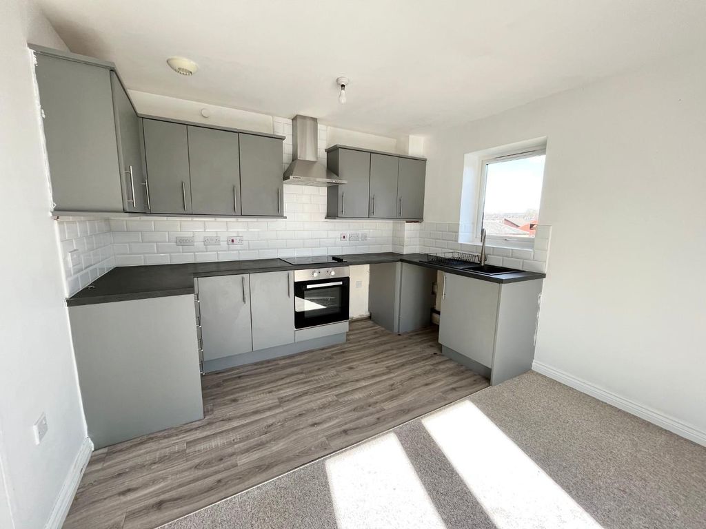 2 bed flat to rent in Canalside, Water Street, Radcliffe M26, £750 pcm