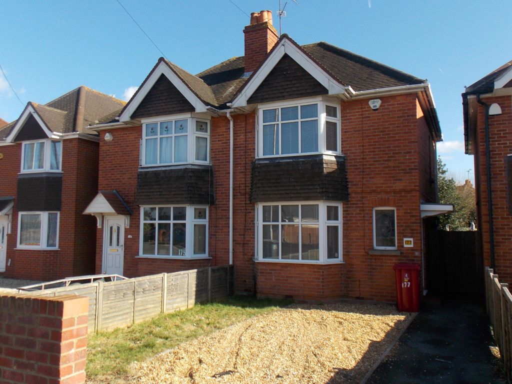 2 bed semidetached house to rent in Park Lane, Tilehurst, Reading RG31