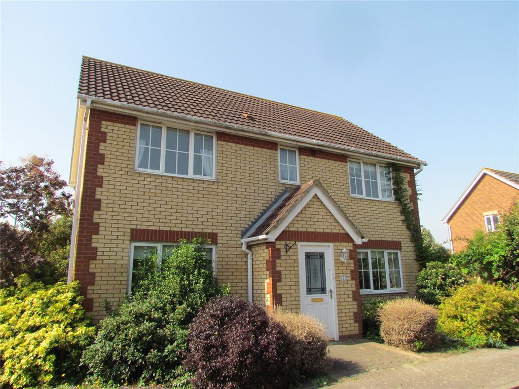 4 bed detached house to rent in Military Way, Dovercourt, Harwich