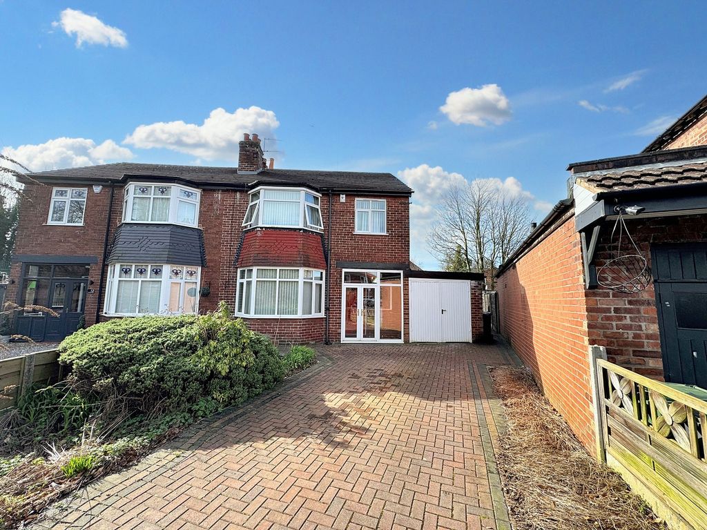 3 bed semidetached house for sale in Burlington Road, Monton M30, £