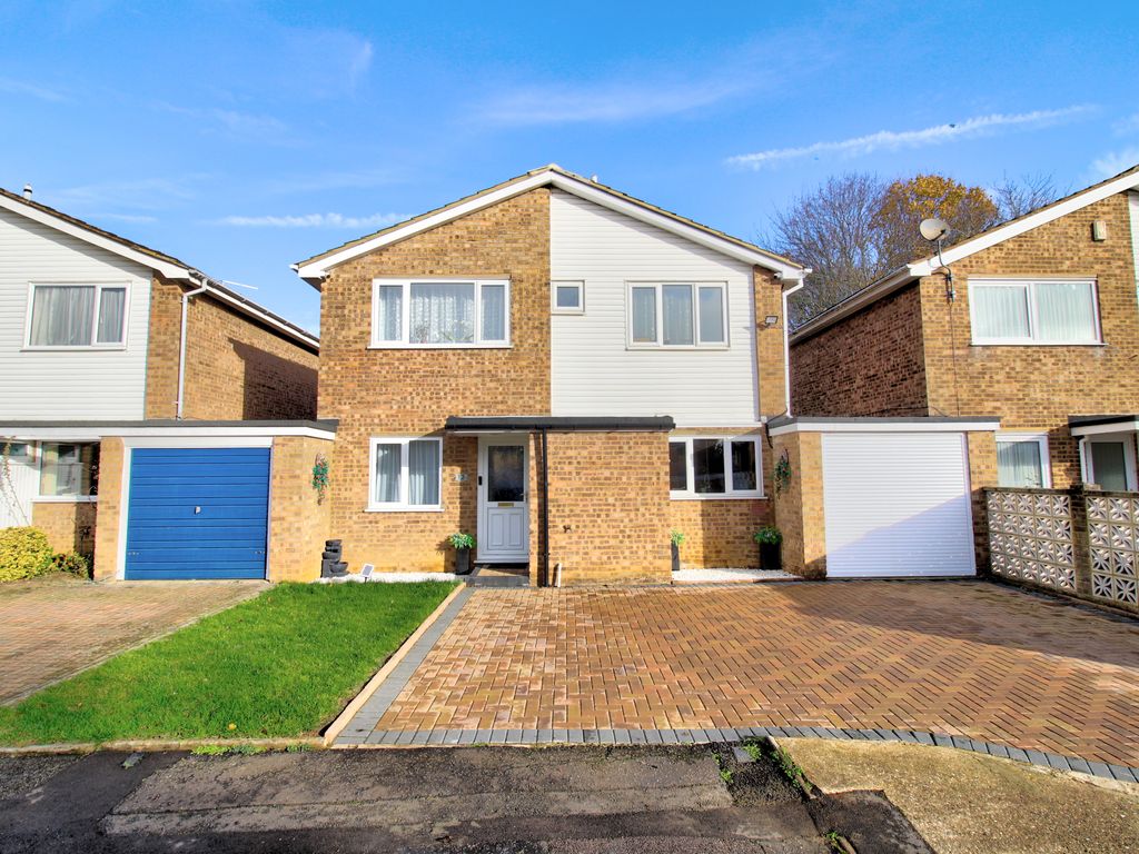 4 bed detached house for sale in East Priors Court, Abington