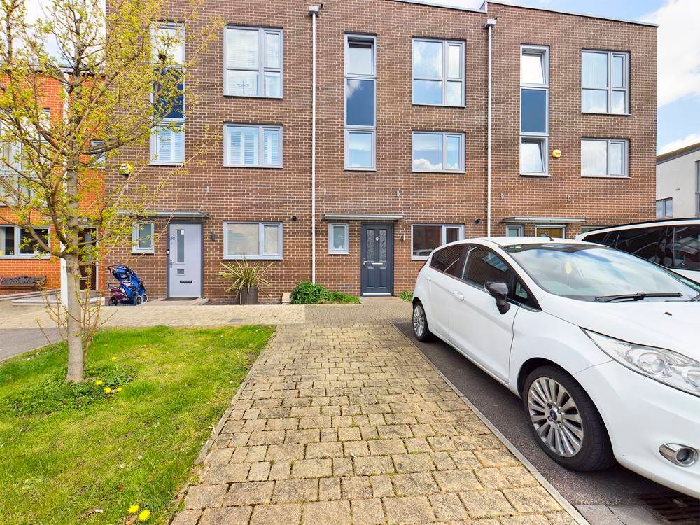 4 bed terraced house to rent in Vimy Drive, Dartford DA1 Zoopla