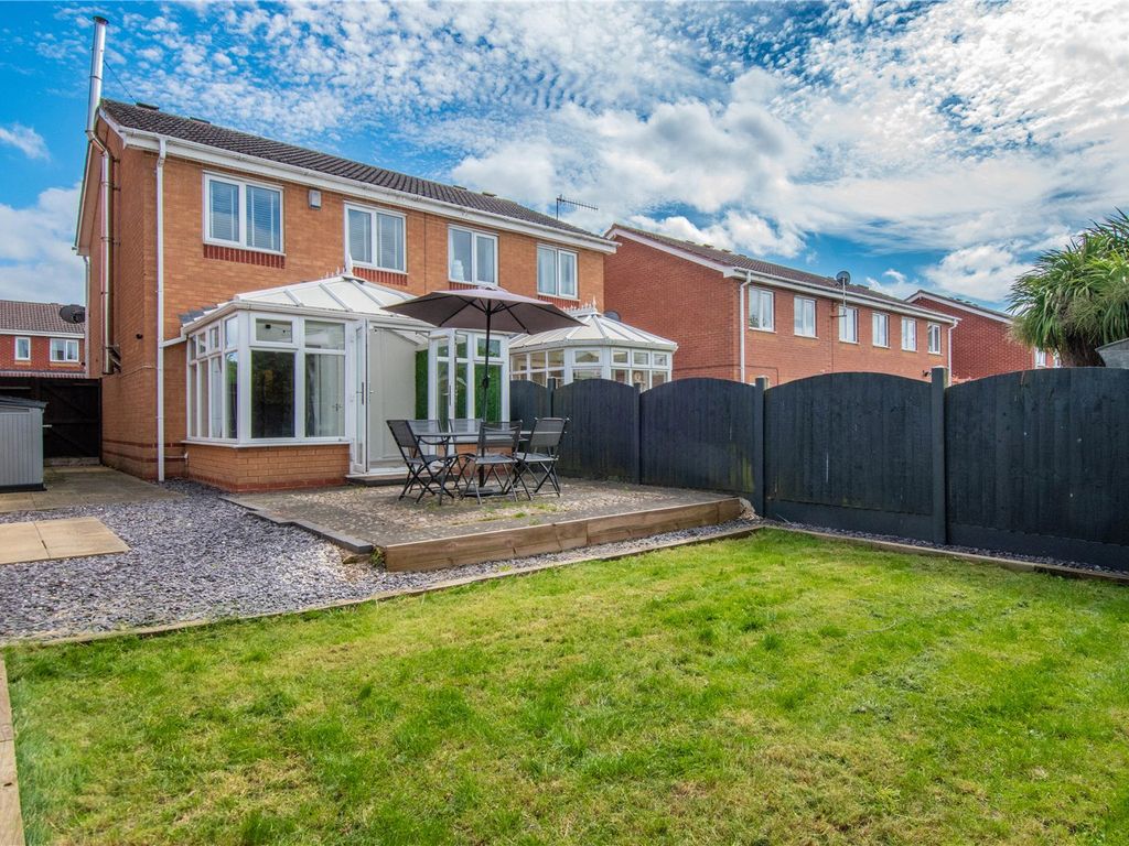 3 bed semidetached house for sale in Newbury Close, Catshill, Bromsgrove, Worcestershire B61, £