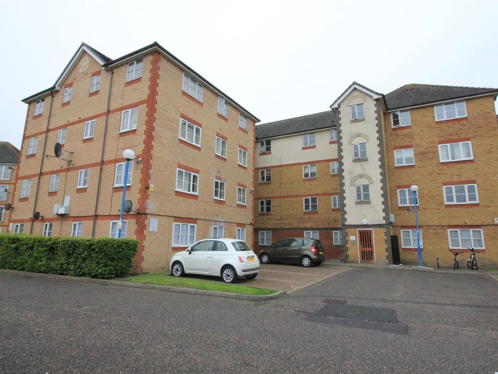 2 bed flat for sale in Bellingham Court, Wanderer Drive IG11 Zoopla