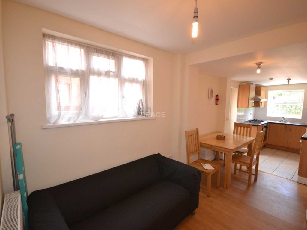 Room to rent in St Edwards Road, Earley, Reading, Berkshire RG6 Zoopla