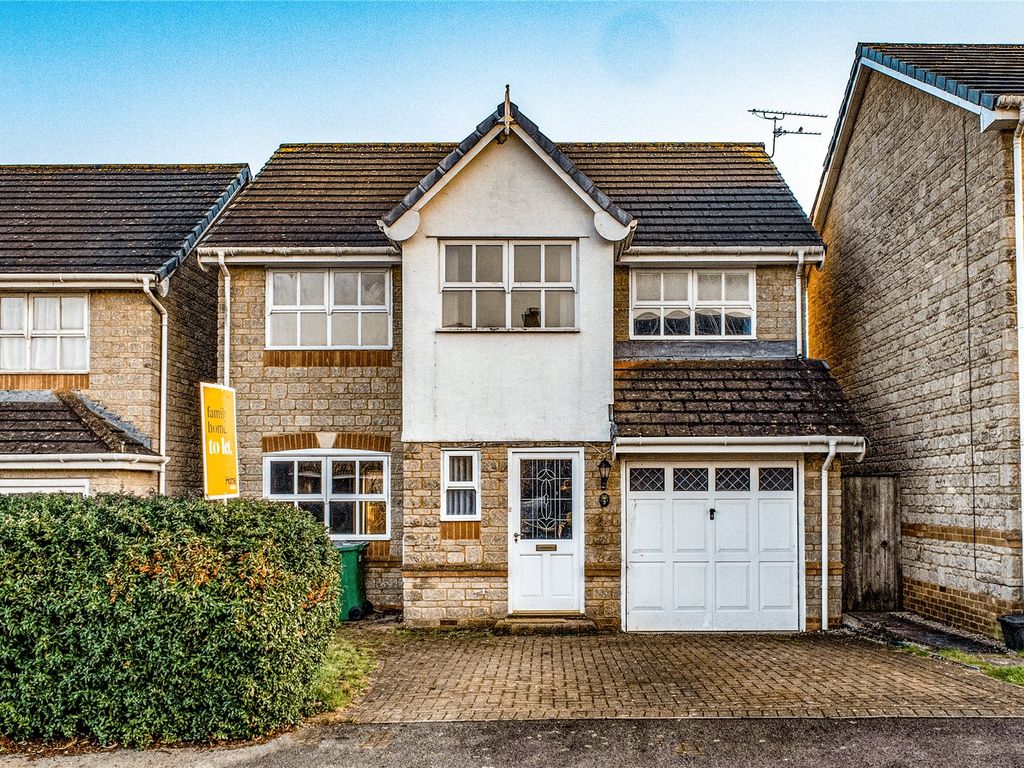 4 bed detached house to rent in Sharp Close, Shaw, Swindon, Wiltshire