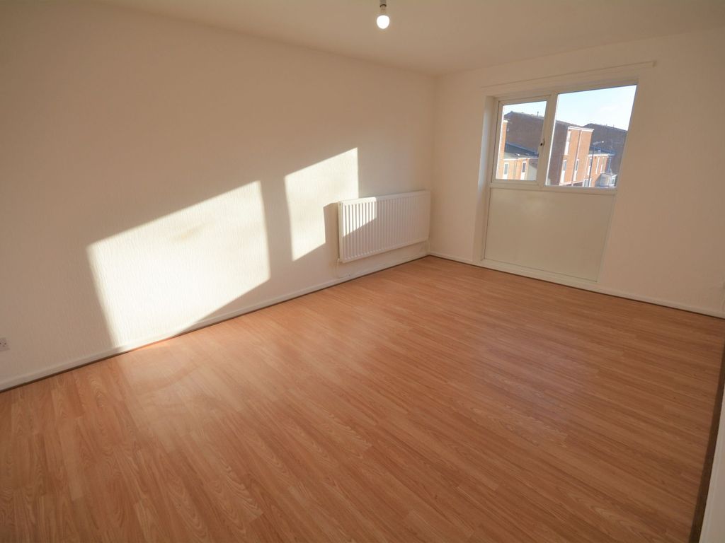 3 bed flat for sale in Dunstanburgh Close, Washington NE38 Zoopla