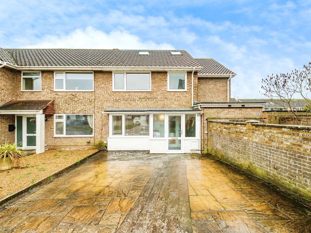 5 bed end terrace house for sale in The Lawns, Lancing BN15, £425,000