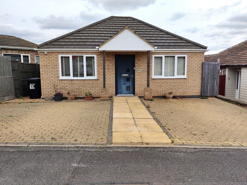 2 bed bungalow to rent in Harvey Road, Wellingborough NN8, £1,250 pcm