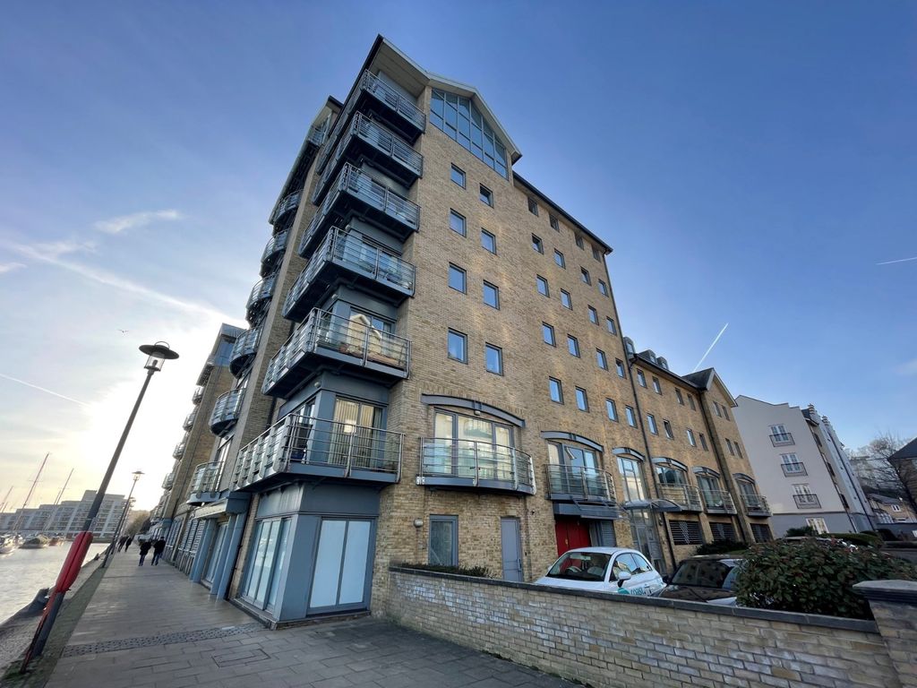 2 bed flat to rent in Estuary House, Lower Burlington Road, Portishead