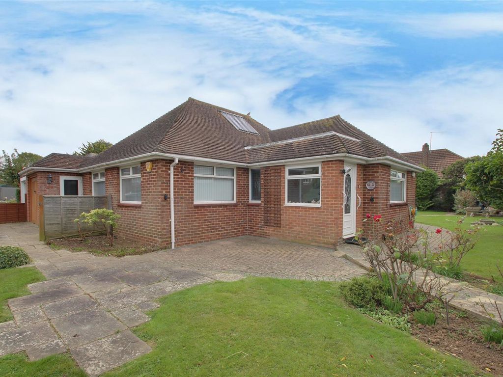 3 bed detached bungalow for sale in Cissbury Road, Ferring, Worthing