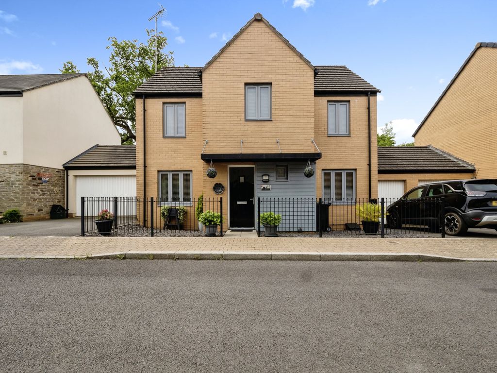 4 bed linkdetached house for sale in Orleigh Cross, Newton Abbot