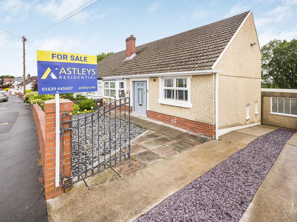 3 bed semidetached house for sale in Cimla Crescent, Cimla, Neath SA11