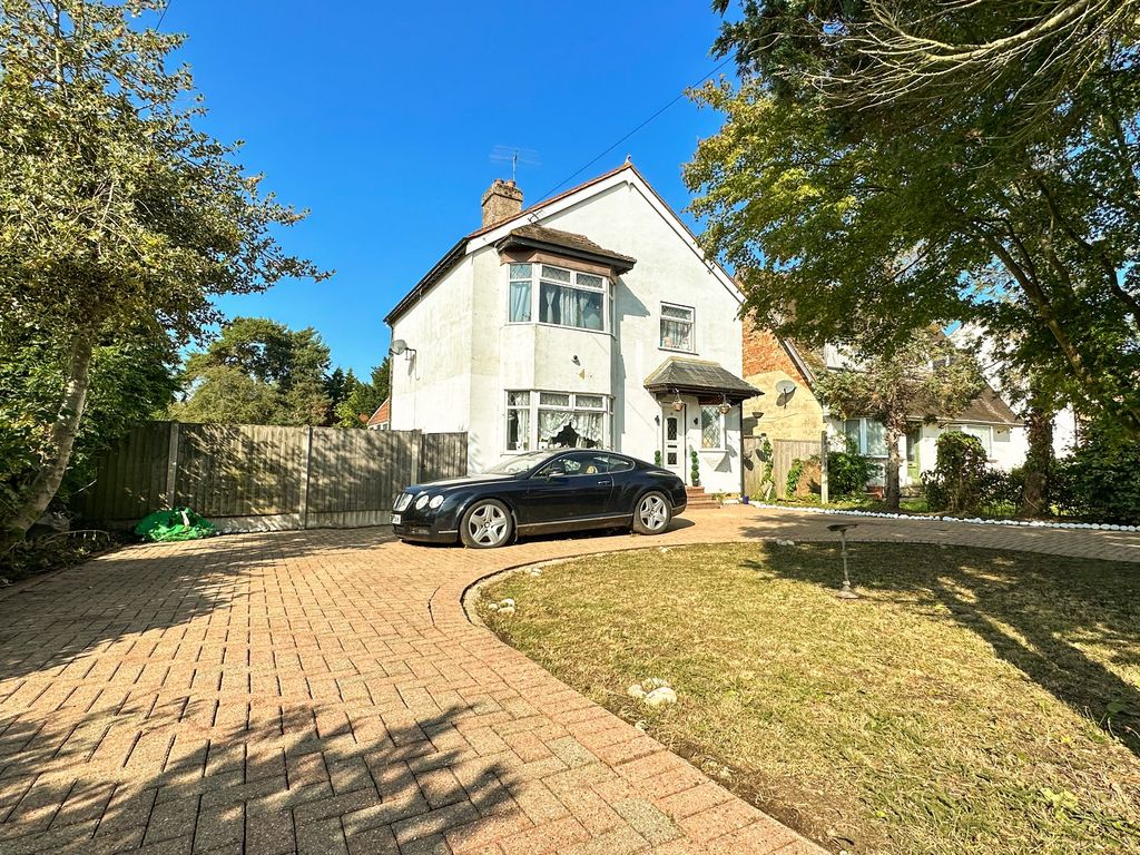 4 bed detached house for sale in Welley Road, Wraysbury, Staines TW19