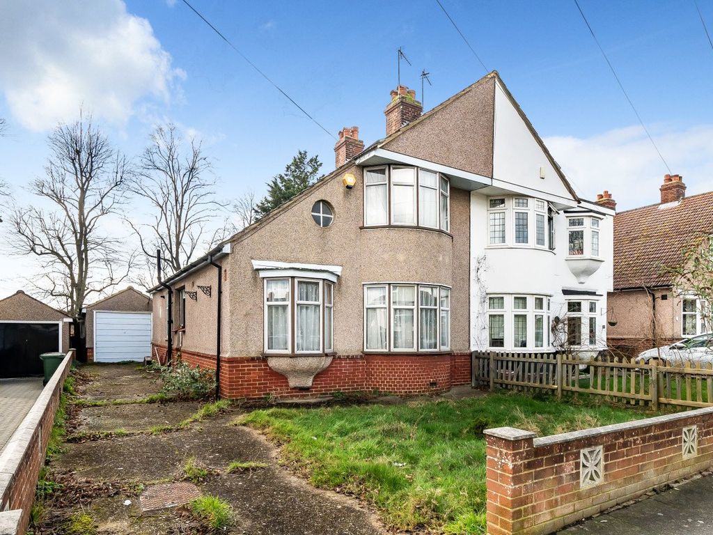 3 bed semidetached house for sale in Hill Crest, Sidcup DA15, £550,000