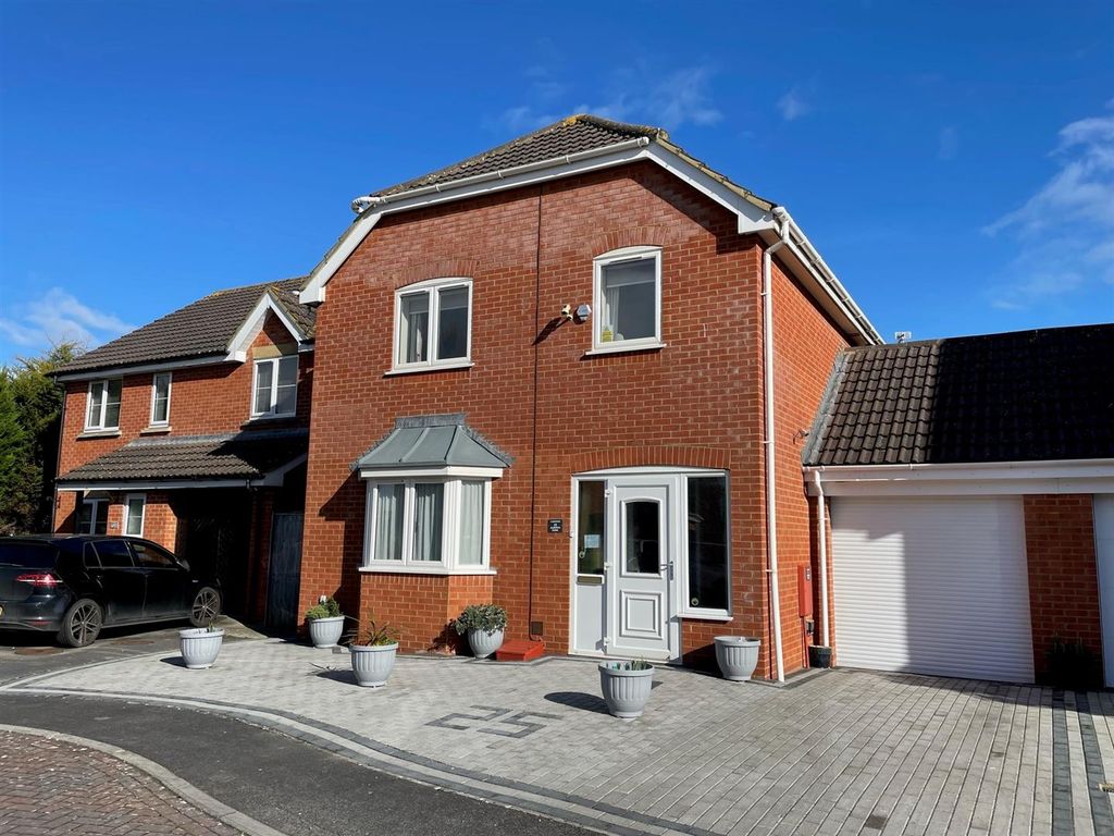 4 bed detached house for sale in Aldwych Close, BurnhamOnSea TA8, £