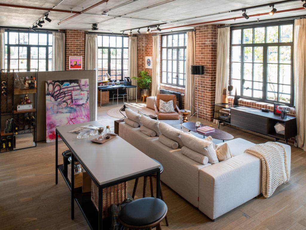 306, 8 Harbord Square, Canary Wharf, London E14