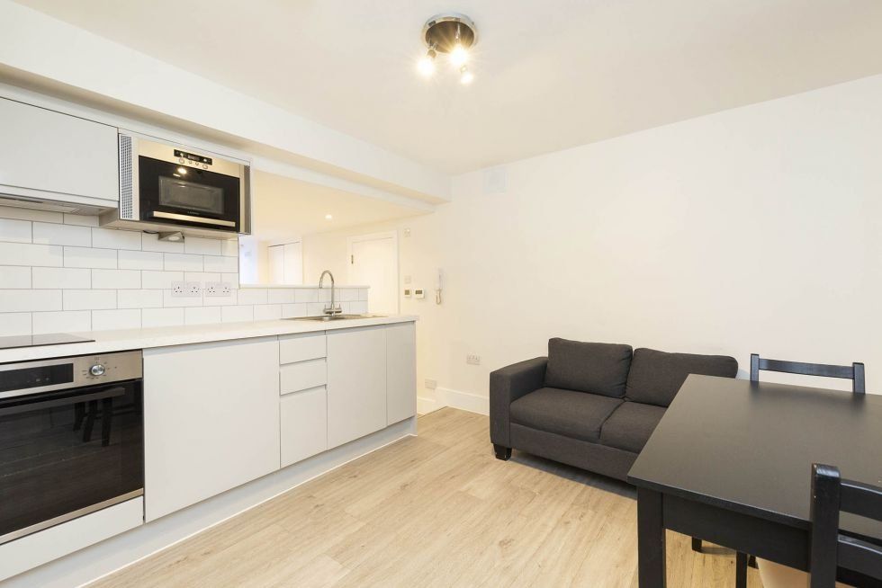 Studio to rent in Dartmouth Road, Mapesbury, London NW2, £1,447 pcm