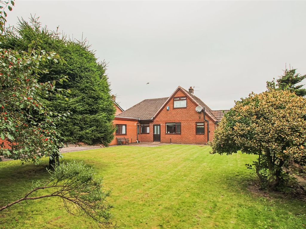 3 bed detached bungalow for sale in Brenbar Crescent, Whitworth