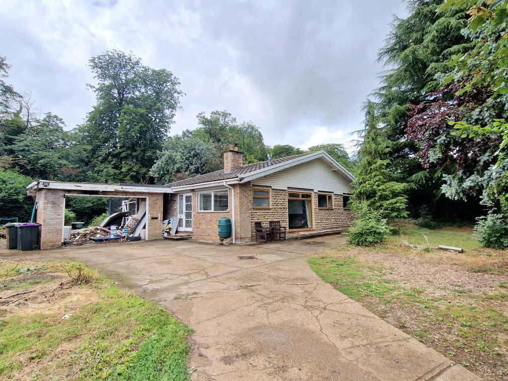 4 bed detached bungalow for sale in Southgate Spinneys, South Rauceby