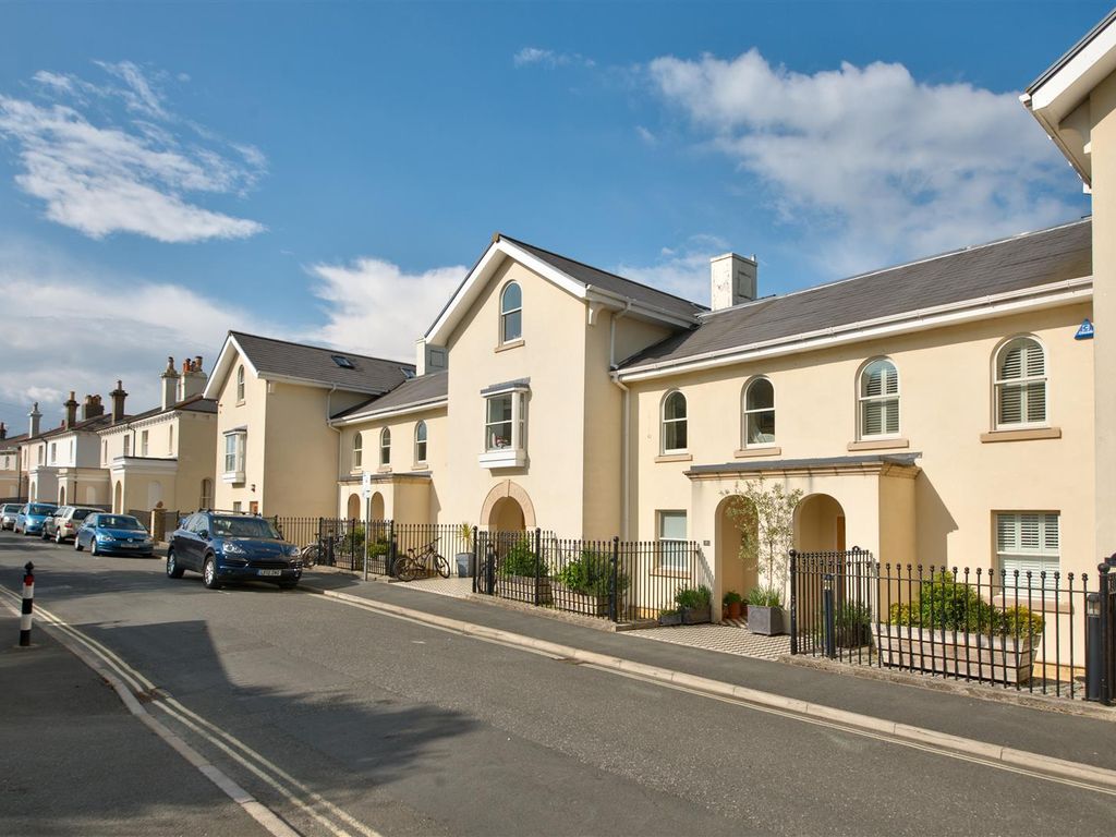 2 bed flat for sale in Castle Road, Cowes PO31, £450,000 Zoopla