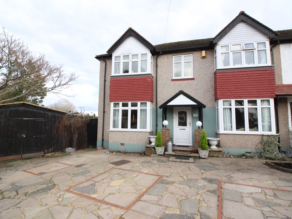 4 bed semidetached house for sale in Inverness Road, Worcester Park