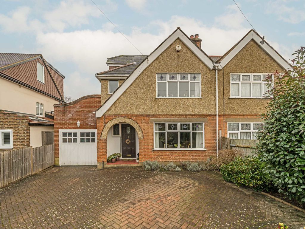 4 bed semidetached house for sale in Chiltern Drive, Berrylands