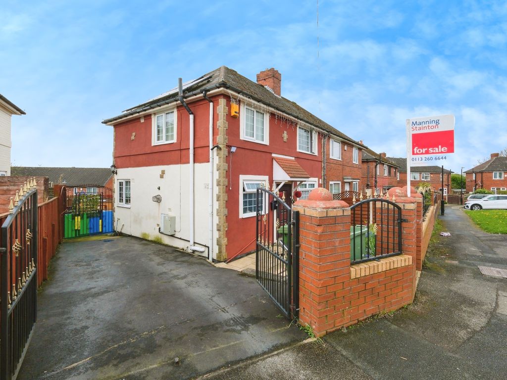 4 bed semidetached house for sale in Ullswater Crescent, Leeds LS15, £