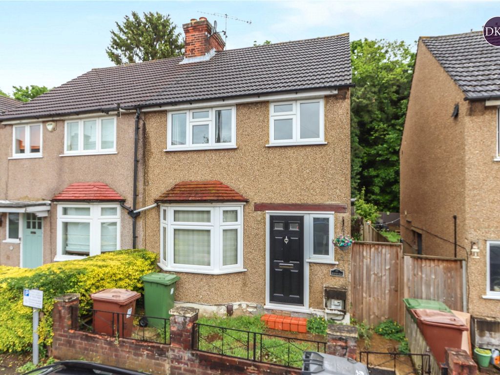 3 bed semidetached house to rent in Bendysh Road, Bushey