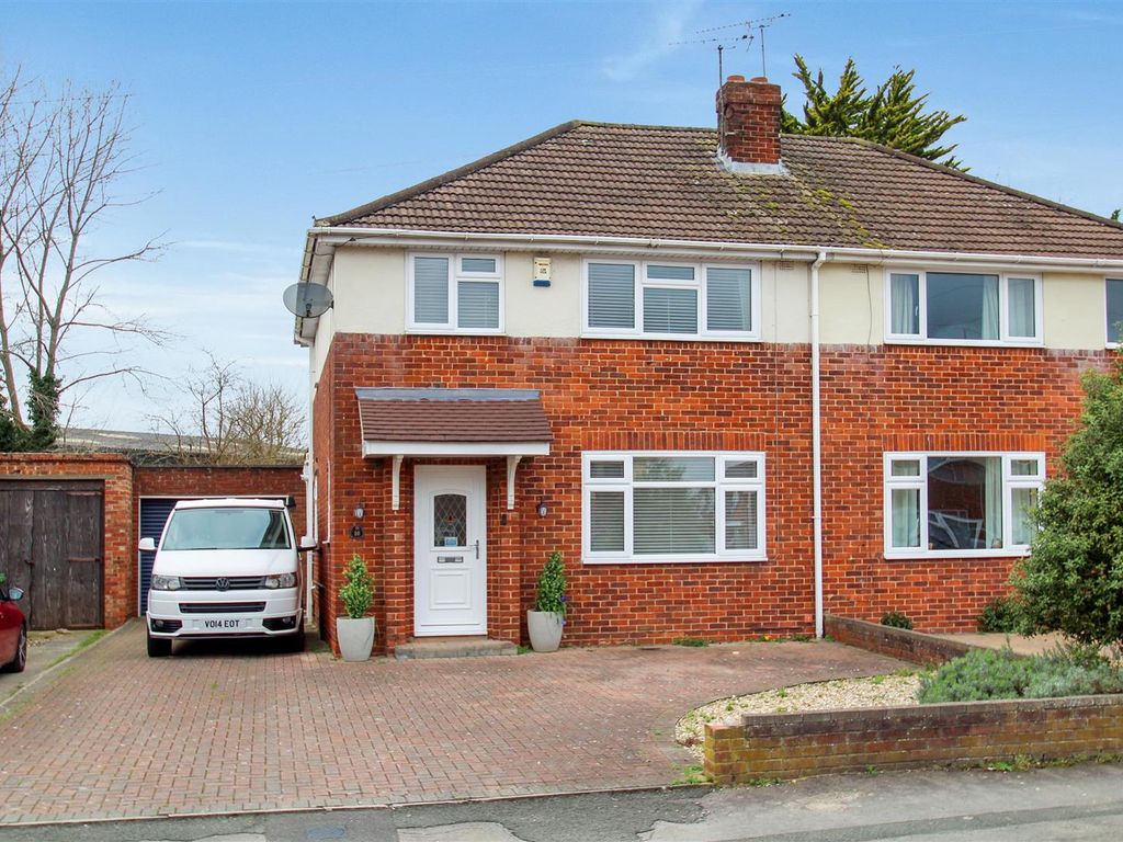 3 bed property for sale in Greenlands Road, Upper Stratton, Swindon SN2