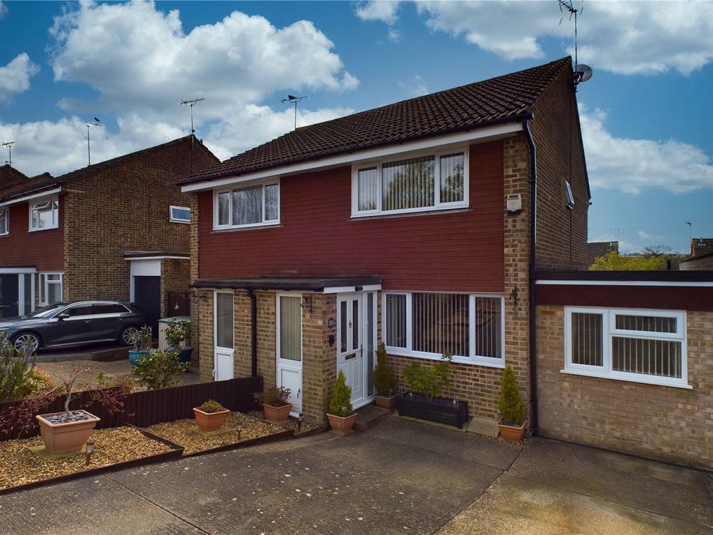 3 bed semidetached house for sale in Rosedale Close, Gossops Green
