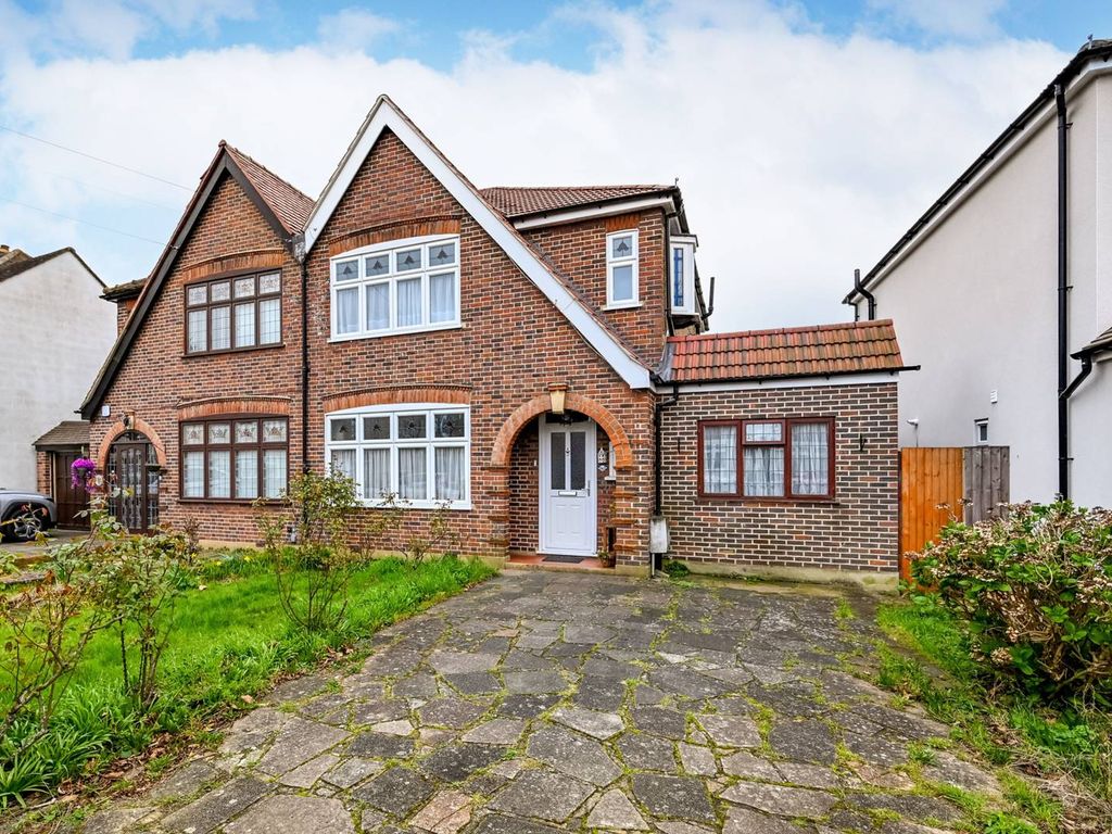 3 bed semidetached house for sale in Colborne Way, Worcester Park KT4, £775,000 Zoopla