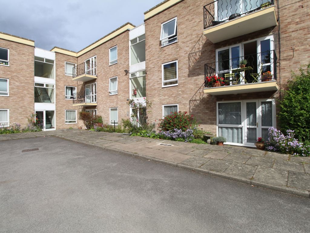 2 bed flat for sale in Overton Park Road, Cheltenham GL50, £229,950