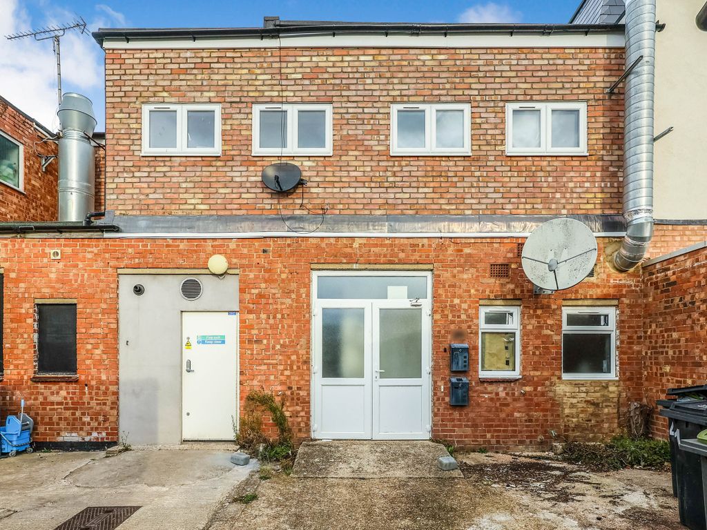 2 bed flat to rent in London Road, Waterlooville PO7, £1,150 pcm Zoopla